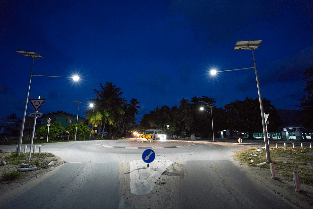 9 ways solar powered street lights can help you save money